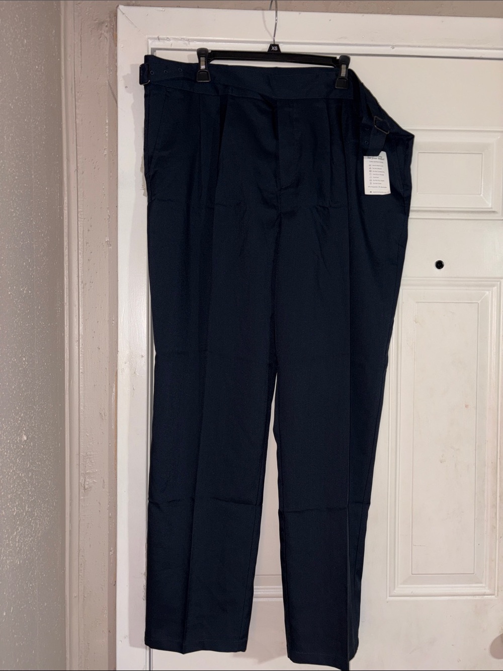 Classic High-Waist Pleated Trousers - Black